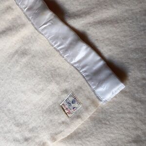 Ayers pure virgin moth proof wool blanket from Lachute QC